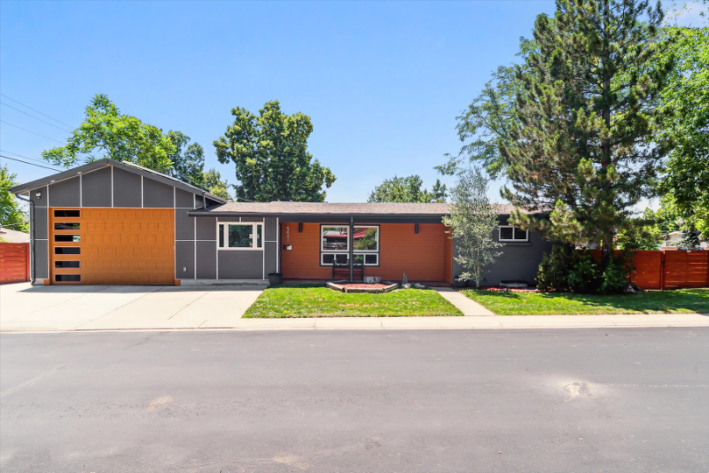 Lakewood House: 5480 W Iowa Avenue