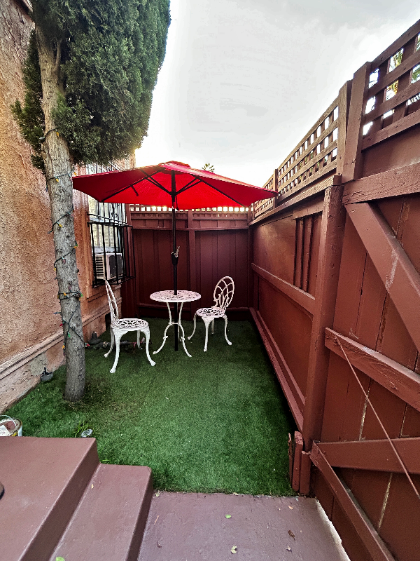 LOS ANGELES Apartment: 1731 ORCHID AVE