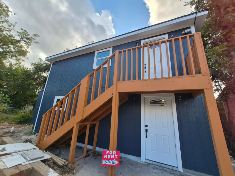 Houston Multiplex: 2209 gano st