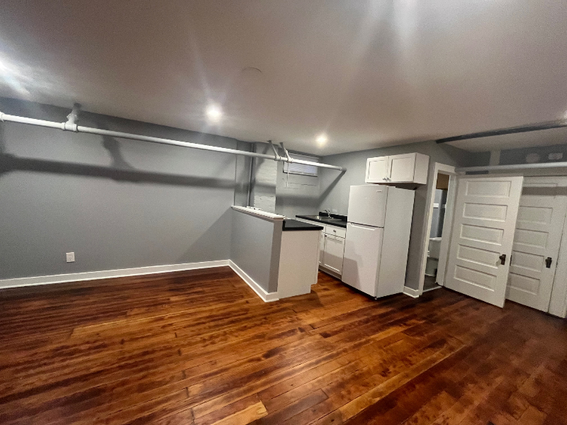 Milwaukee Apartment: 1830 N Oakland