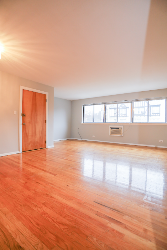Chicago Apartment: 5701 N Kimball