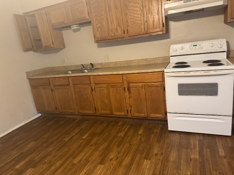 Paris Apartment: 750 bonham st