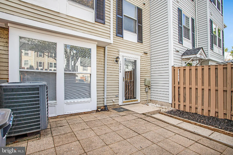 Germantown Townhome: 19804 Larentia drive