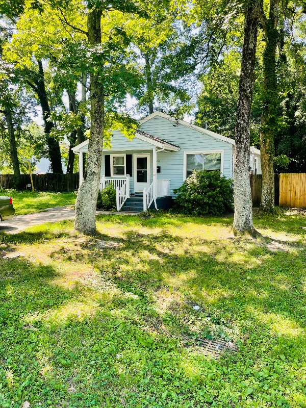 Hampton House: 1006 New St.