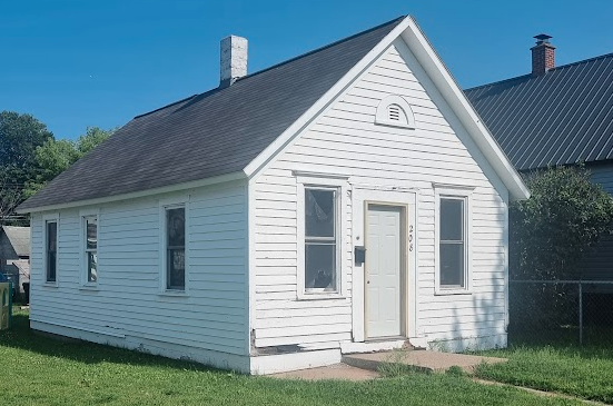 Escanaba House: 208 N 15th street