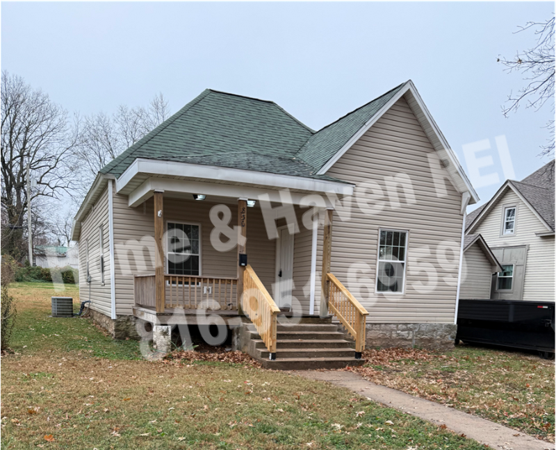 Springfield House: 830 W Scott St