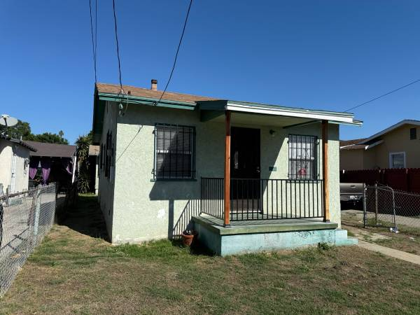 Los Angeles House: 1423 E. 60th Street