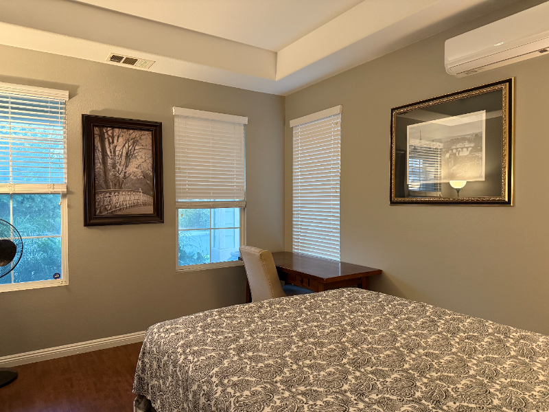 Eastvale House: 7847 Hazelnut Dr