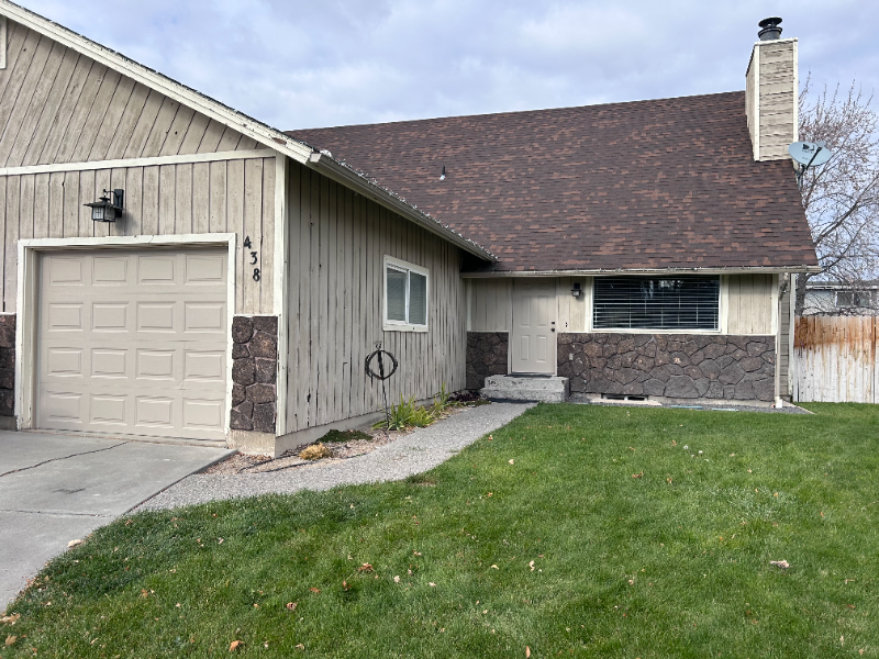 Twin Falls House: 438 Forest Vale Cir