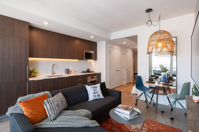 Chicago Condo: 102 W Hill