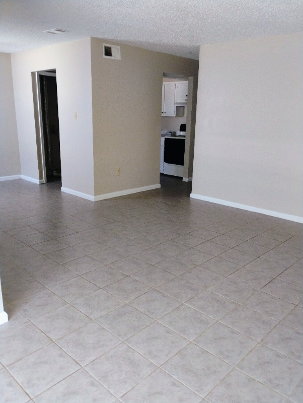 BATON ROUGE Multiplex: 1714 CEDAR LAKE DR