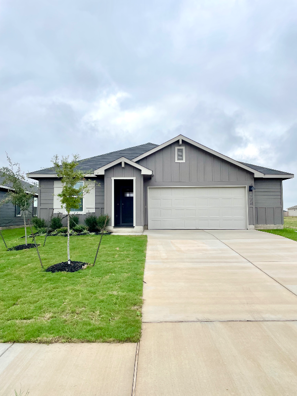 Kyle House: 320 Yosemite Dr