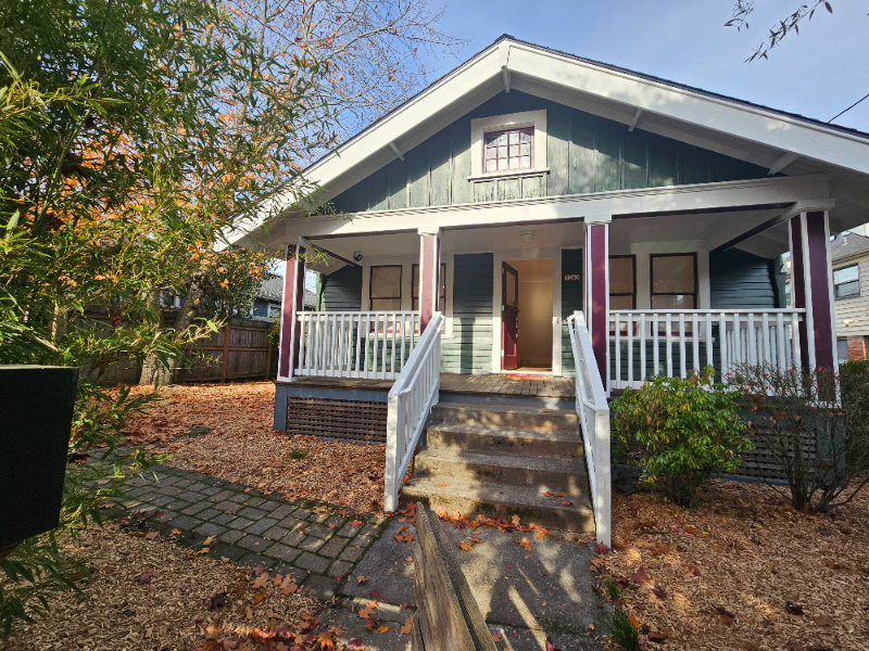 Portland House: 3265 Northeast Alberta Street