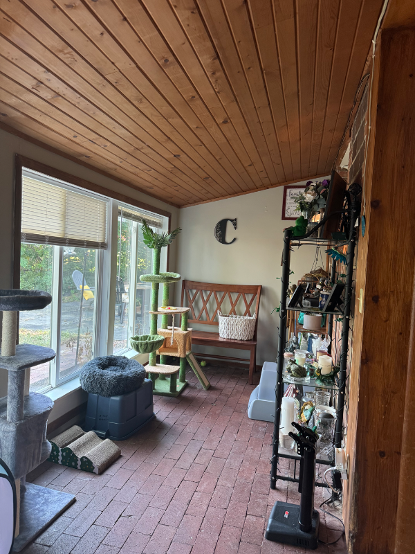 Rockville Apartment: 112 S. Virginia St