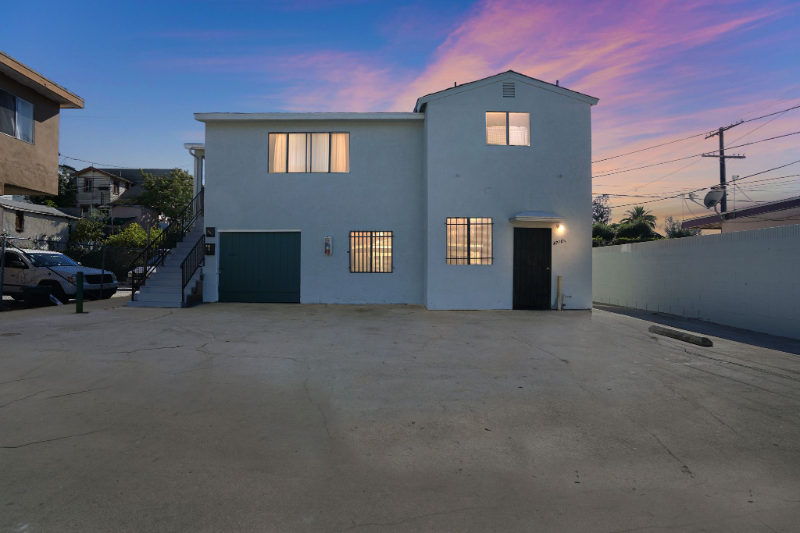 Los Angeles Apartment: 4710 St Elmo