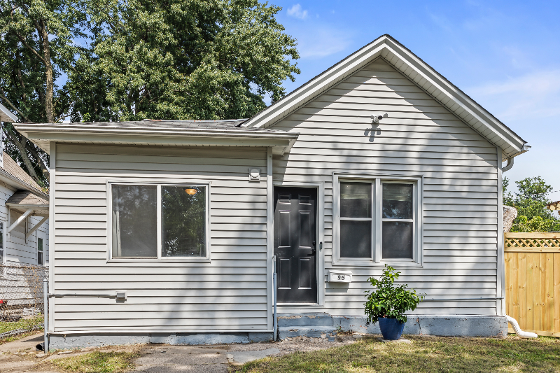 Saint Paul House: 95 Front Ave