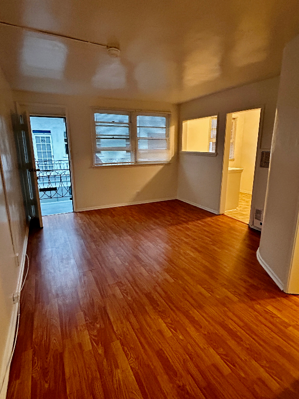 LOS ANGELES Apartment: 1737 SYCAMORE
