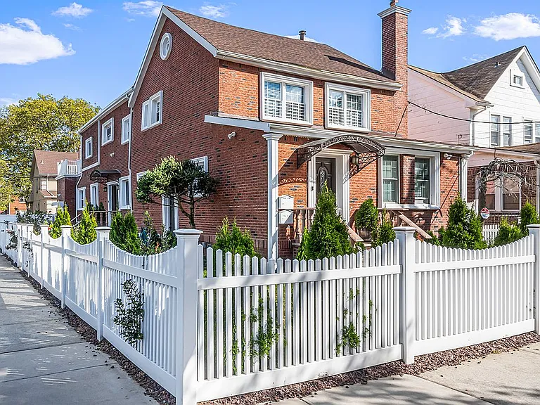 Cambria Heights House: 116-01 221 st