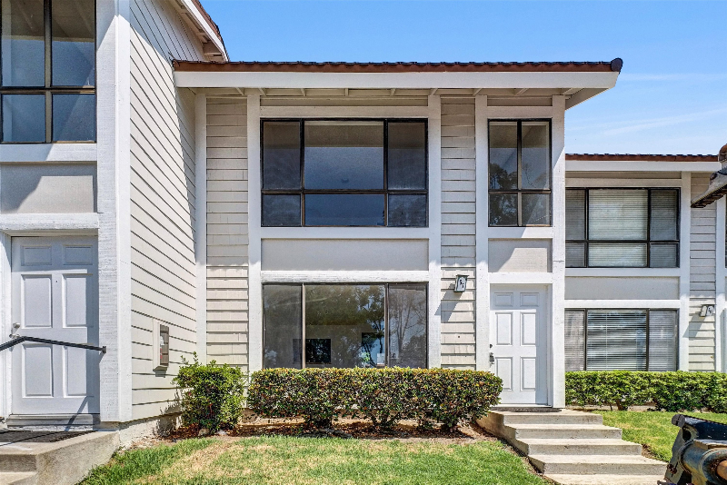 Lake Forest Condo: 25885 Trabuco