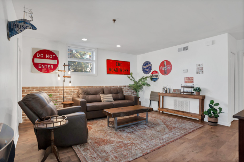 Savannah Multiplex: 121 W Hall St