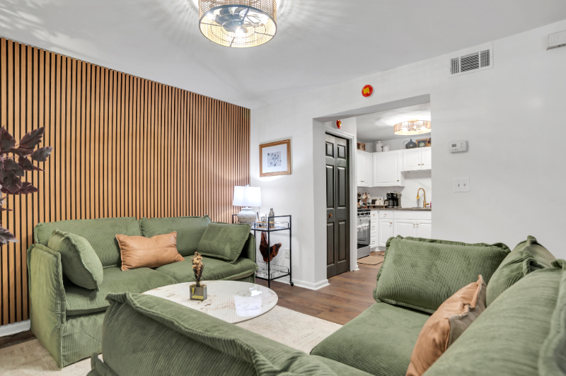 Savannah Multiplex: 121 W Hall St