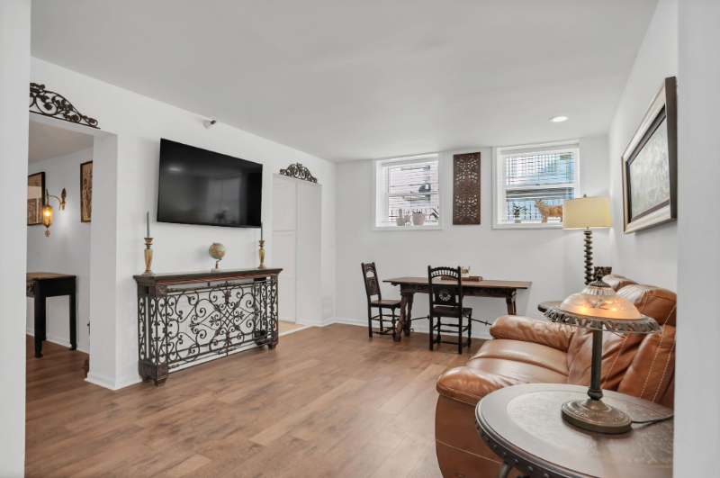 Savannah Multiplex: 121 W Hall St