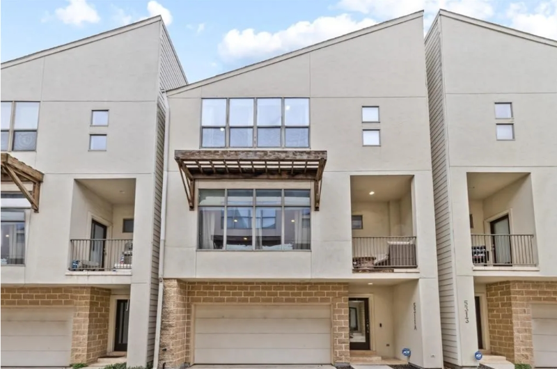 Houston House: 5311 Lillian St