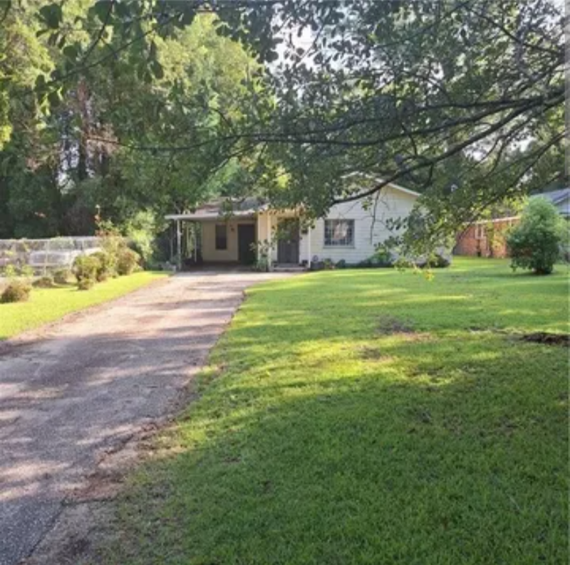 Mobile House: 513 W petain st