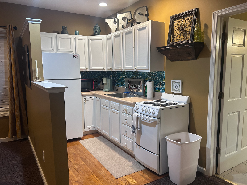 Cleveland Apartment: 11609 Detroit Ave