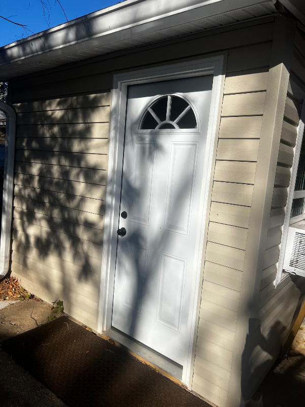 Rockville House: 1963 Lewis avenue