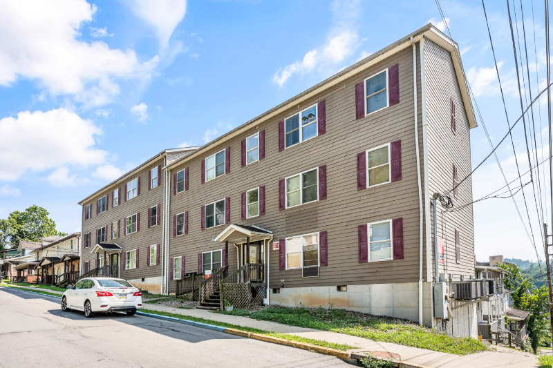 Morgantown Apartment: 527 Grant Avenue