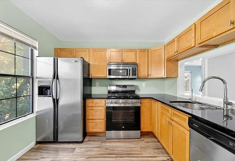 iselin Condo: 1002 woodbridge commons way