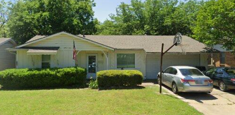 Burleson House: 557 NW Newton Dr