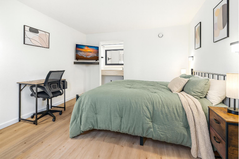 Nine Mile Point Apartment: 1024 Bridge City Avenue