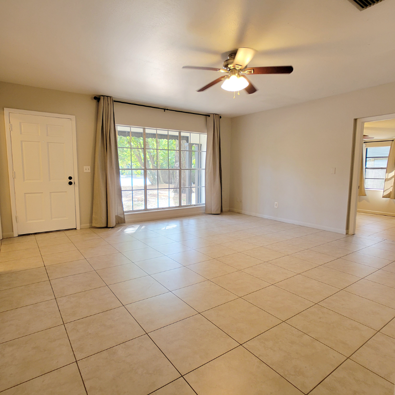 Temple Terrace House: 404 Bullard Parkway