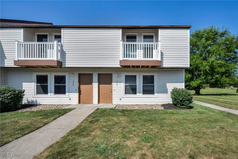 Kent Townhome: 1527 Whitehall Blvd