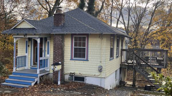 Dedham House: 53 circuit road