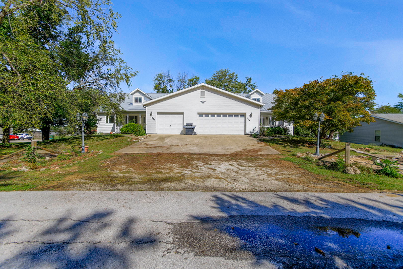 Centralia Townhome: 707 E Brick St