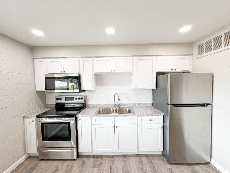 Phoenix Apartment: 1110 E Highland Ave