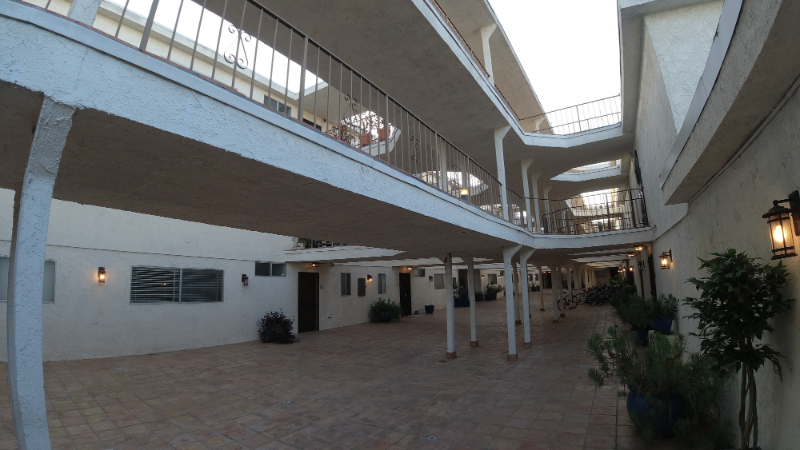 Santa Monica Apartment: 3111 4th St