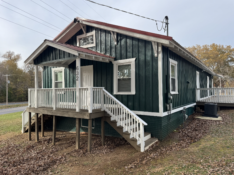 Albemarle House: 632 Graham Street (Duplex)