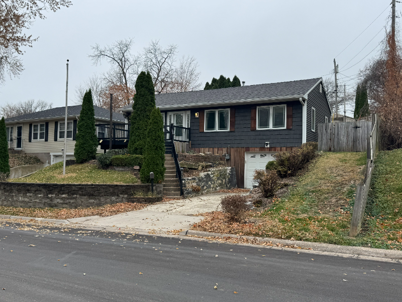 Bettendorf House: 830 25th Street