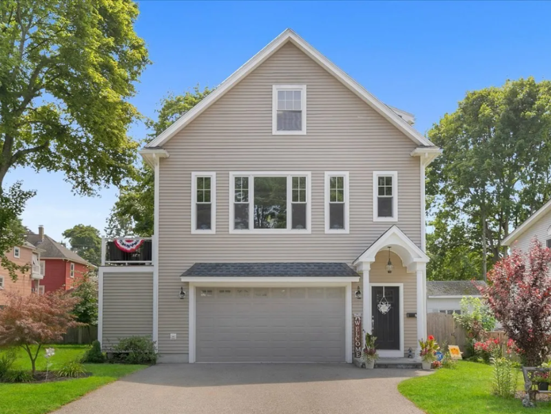 Haverhill House: 74 8th Avenue