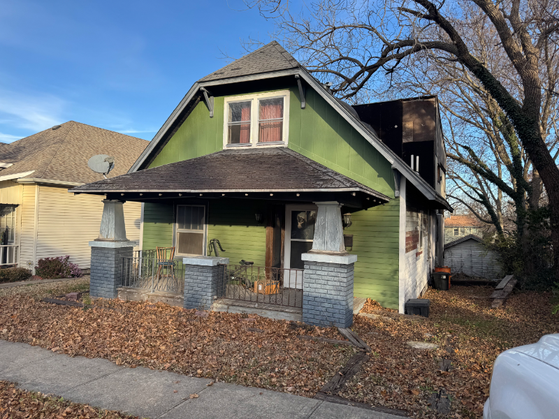 Herington House: 112 S B St