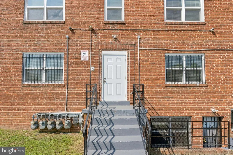 Washington Apartment: 430 Condon Terr SE