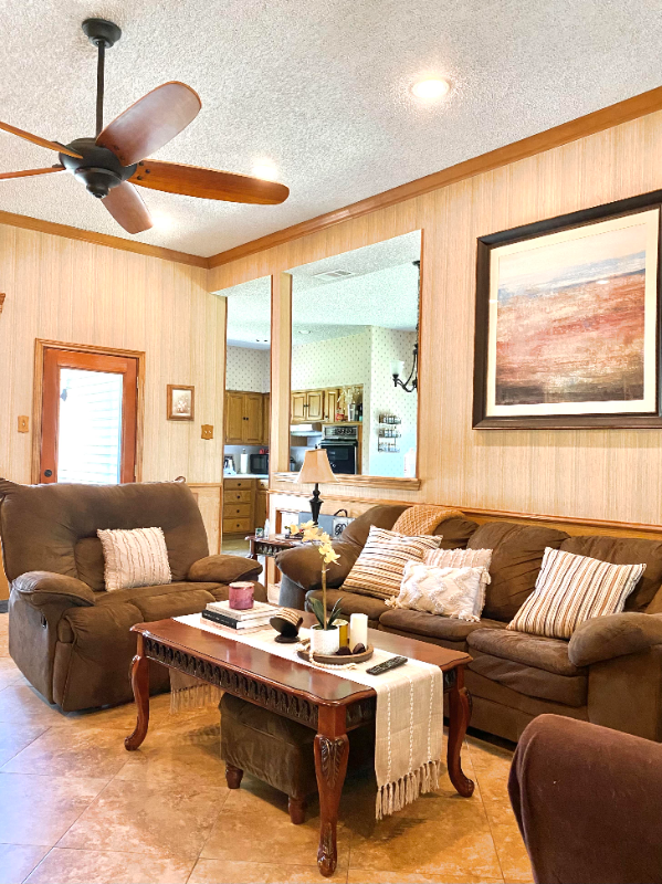 Richardson House: 1405 Ridgemoor Ln