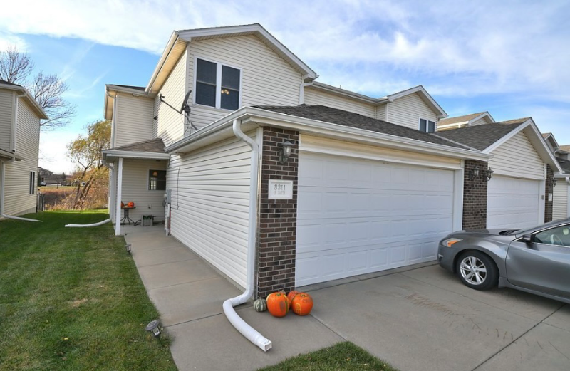 Lincoln Townhome: 8311 S 35th St,