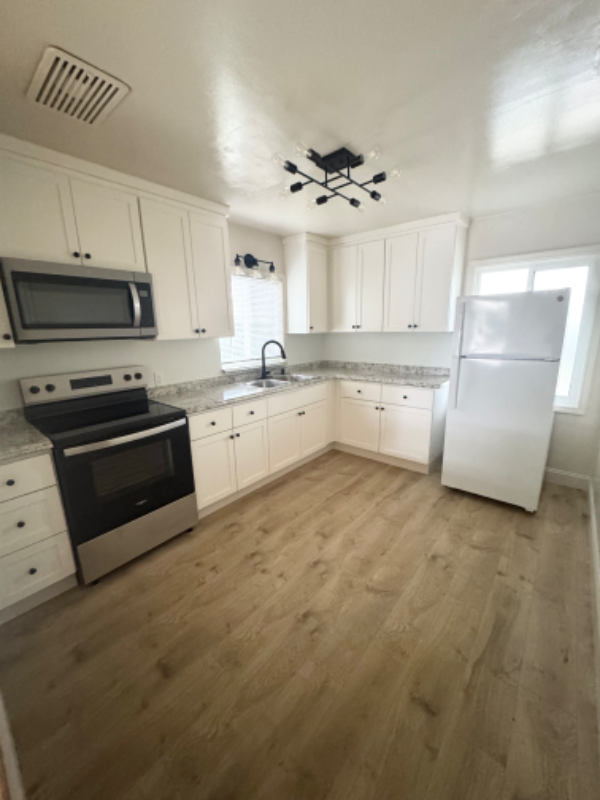 Modesto Multiplex: 708 Burke Avenue