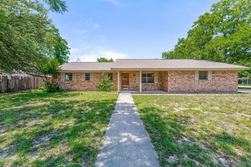 Stephenville House: 1016 Meadowlark