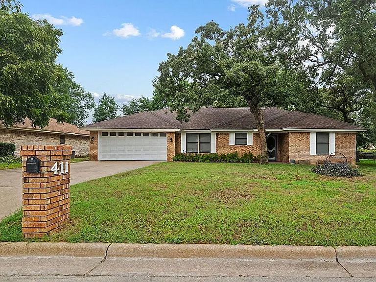 Stephenville House: 411 Bluebonnet